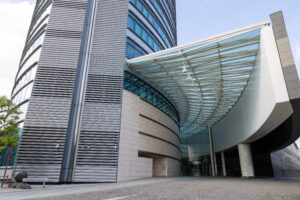 TOPPANホールディングス、情報系印刷の構造改革を断行、2028年度までに年平均マイナス7%の売上高1900億円へ